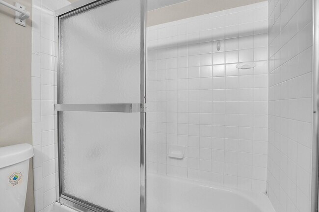 Building Photo - $1,650.00 - HALF OFF First Month's Rent - 3 Bedrooms, 2 Bathrooms, Condo in Lakewood with Onsite ...