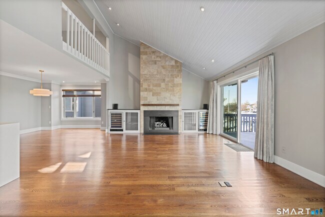 Building Photo - 1 Island Dr