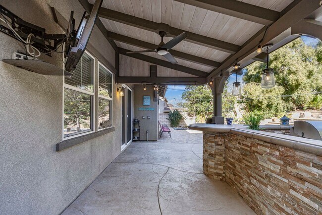 Building Photo - Luxurious 5-Bedroom Pool Home with Solar &...