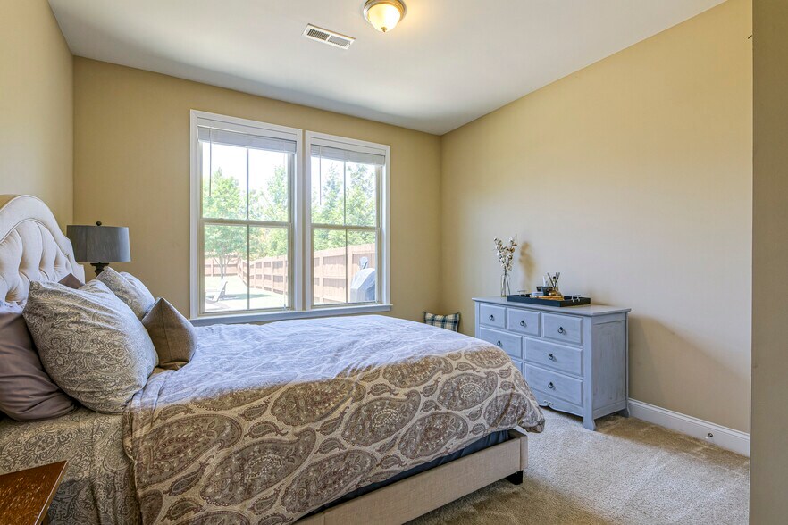 Building Photo - 1608 Cascade Falls Ln