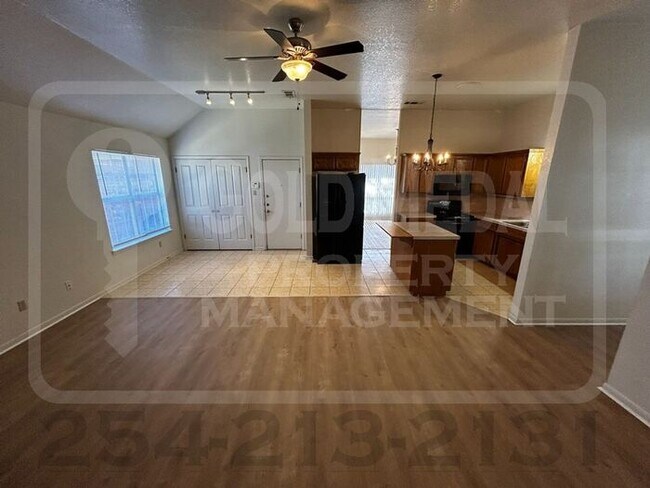 Building Photo - 1805 Diana Ln