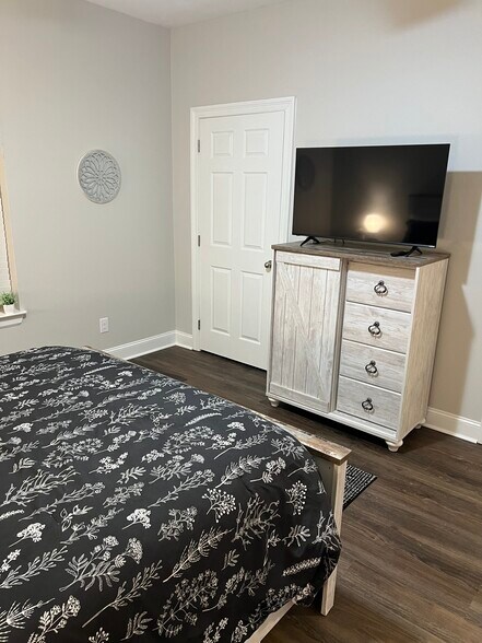 Building Photo - 3218 Veterans Memorial Pky