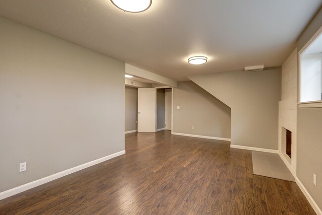 Building Photo - Beautiful 4bd, 2.5ba Home by Marymoor Park...