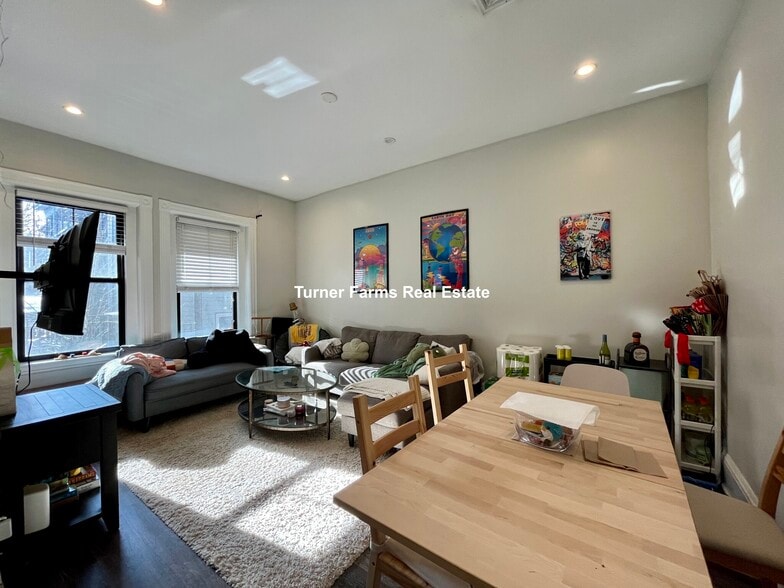 Building Photo - 1520 Tremont St