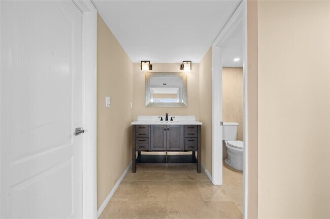 Building Photo - 3900 Galt Ocean Dr
