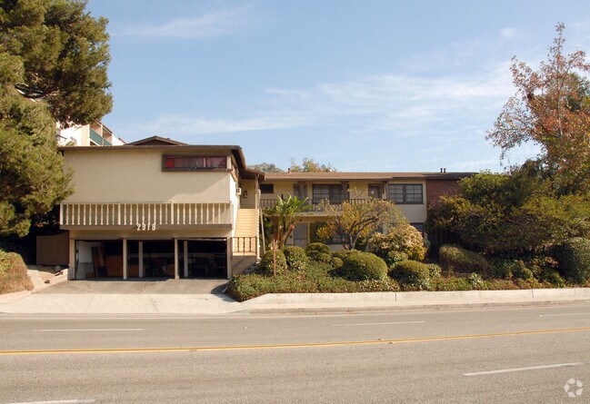 Building Photo - 2918 N Verdugo Rd