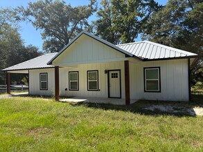 Building Photo - 310 Spring Lake Dr