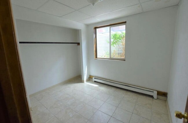 Building Photo - Charming six bedroom home near River North...