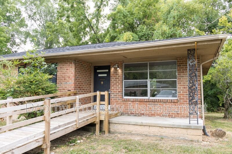 Building Photo - 1300 Koblan Dr