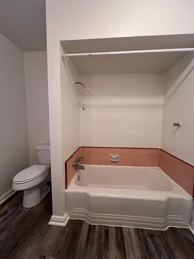 Building Photo - 1024 N Broadway St