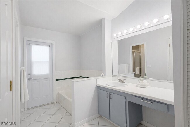 Building Photo - 3107 SW 15th Ave