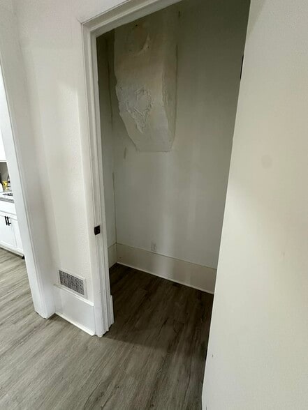 Building Photo - 725 Hopkins St