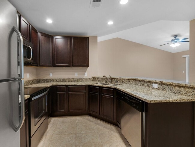 Building Photo - Beautiful One Bedroom Apartment in Fort Walton Beach!