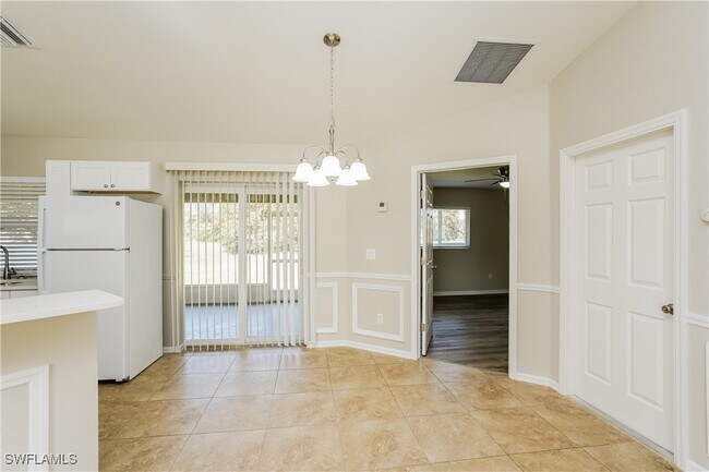 Building Photo - 820 SW 11th Ct