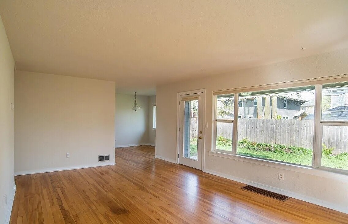 Building Photo - 4540 NE 20th Ave