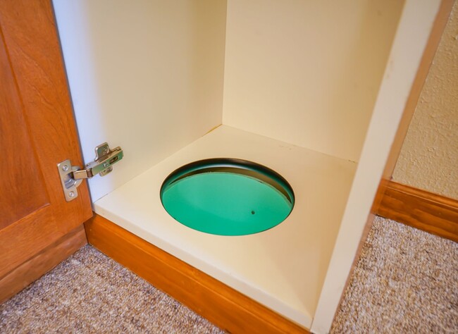 Building Photo - Executive Townhome - Walking distance to C...