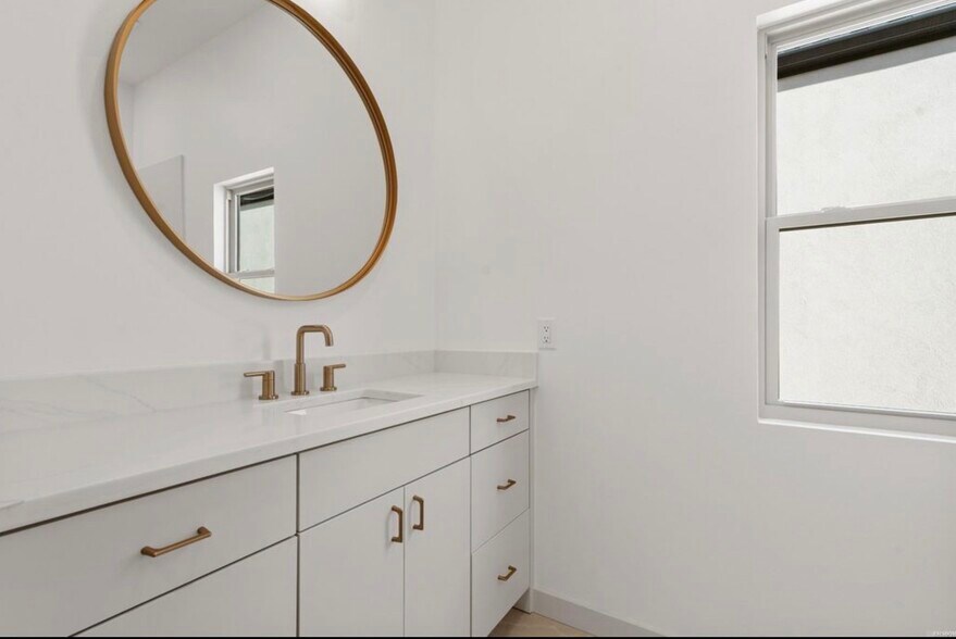 Building Photo - 137 Lakepointe Cove