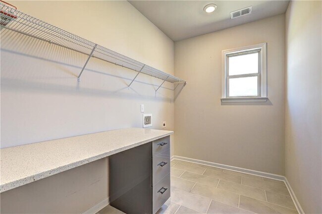Building Photo - 188 Blue Iris Ct