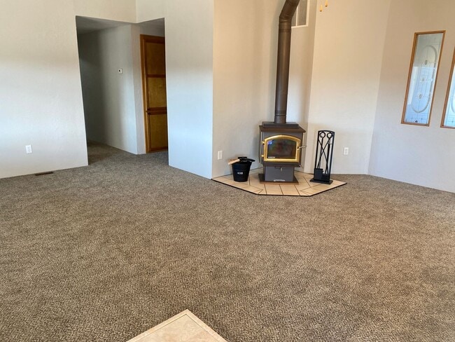 Building Photo - 3 Bedroom 2 Bathroom house in Crooked River Ranch with huge views and a shop!