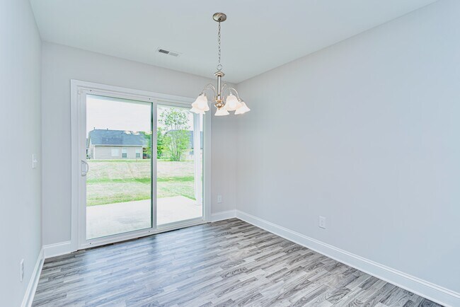 Building Photo - 819 Marple Pl