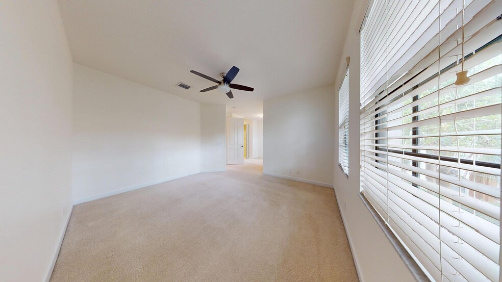 Building Photo - 235 W Chrystie Cir