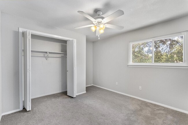 Building Photo - 9809 Meadowheath Dr