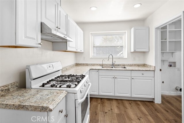 Building Photo - 676 W Glenoaks Blvd