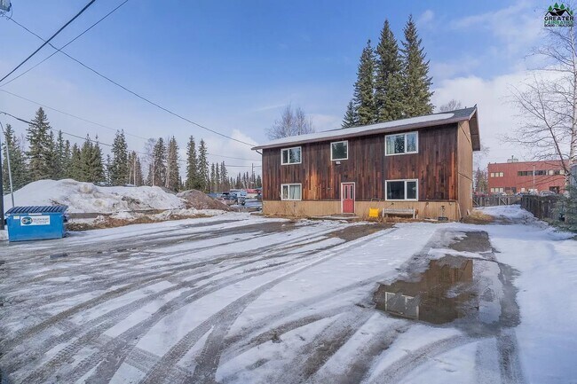 Building Photo - 615 Ginko Rd