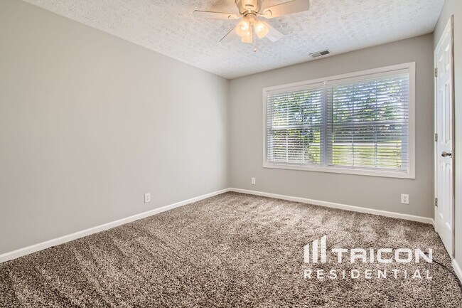Building Photo - 325 Forrest Dr