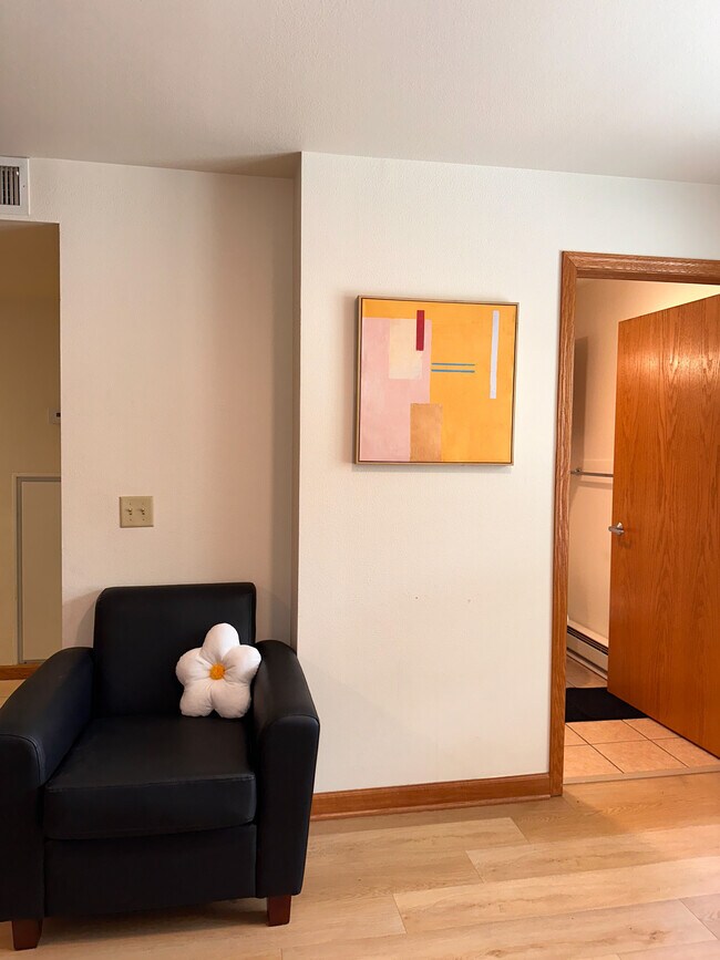 Building Photo - Varsity Campus Apartments