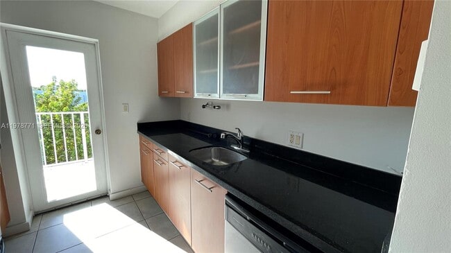 Building Photo - 650 NE 64th St