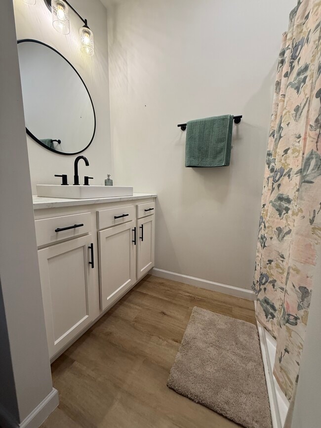 Building Photo - 334 NE 48th St