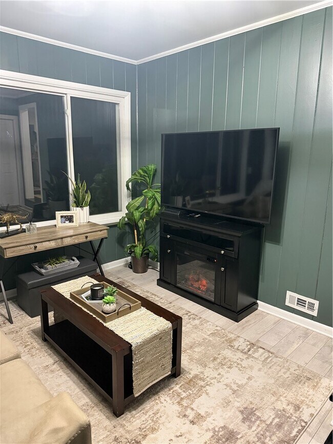 Building Photo - 1560 Blossom Rd