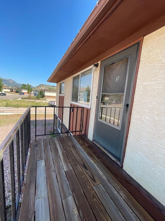 Building Photo - Charming Upper-Level 2BR | Shared Yard, St...