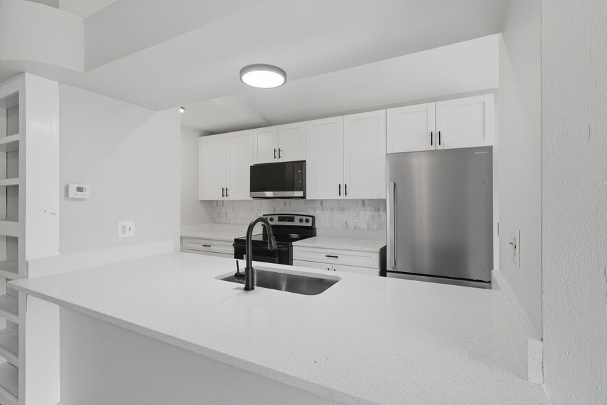 Building Photo - 3751 Mackenzie Ct