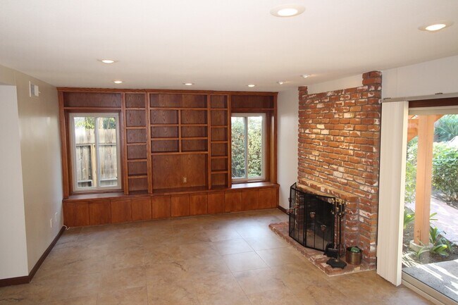 Building Photo - Spacious 4-Bedroom Home with Canyon Views ...