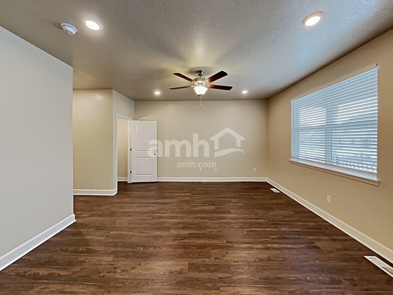 Building Photo - 4427 N Morgan Way