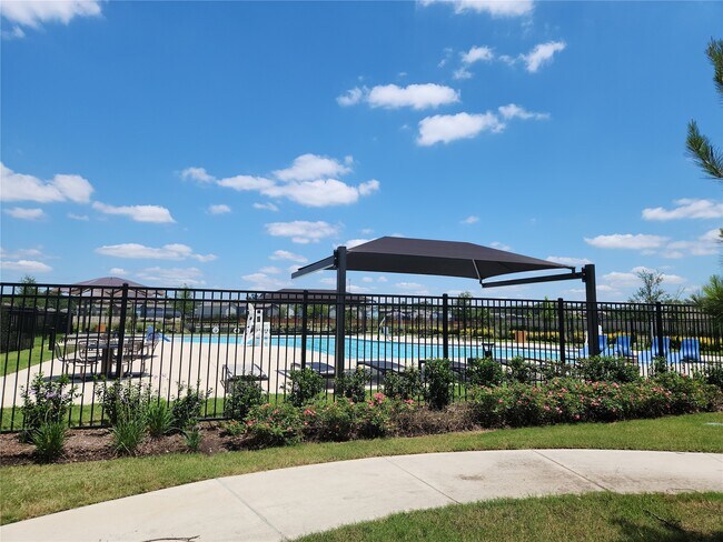 Building Photo - 18242 Via Aurelia Dr