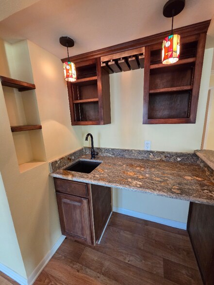 Building Photo - 102 Ruelle