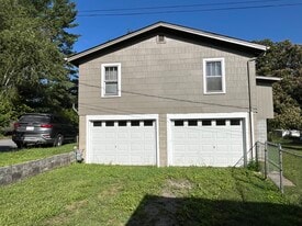 Building Photo - 104 Circle Dr