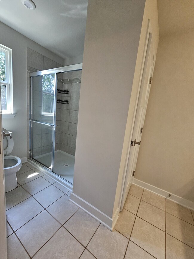 Building Photo - 53 Connaught Ct