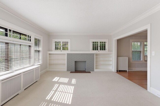 Building Photo - 5004 Oliver Ave S