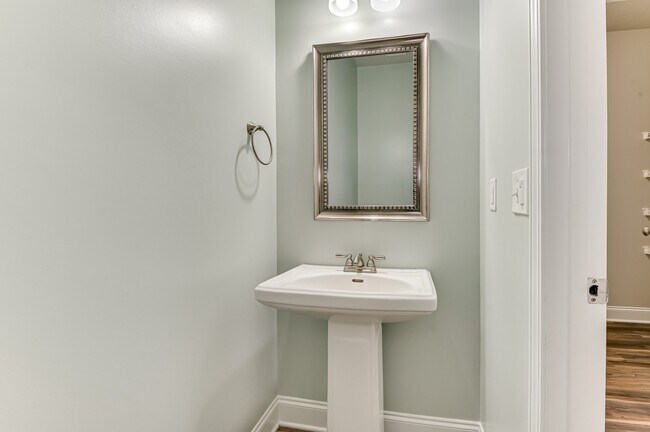 Building Photo - 140 Pebble Ln