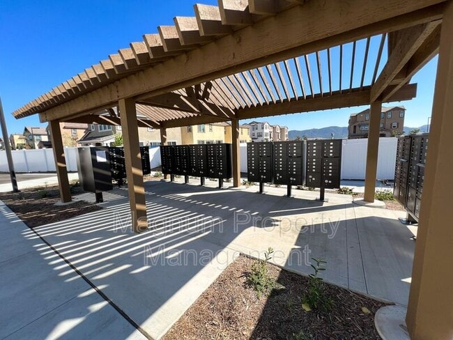 Building Photo - 40617 Birchfield Dr