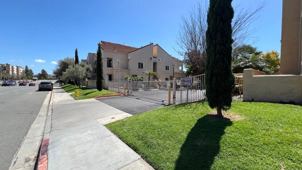 Building Photo - 3965 Nobel Dr