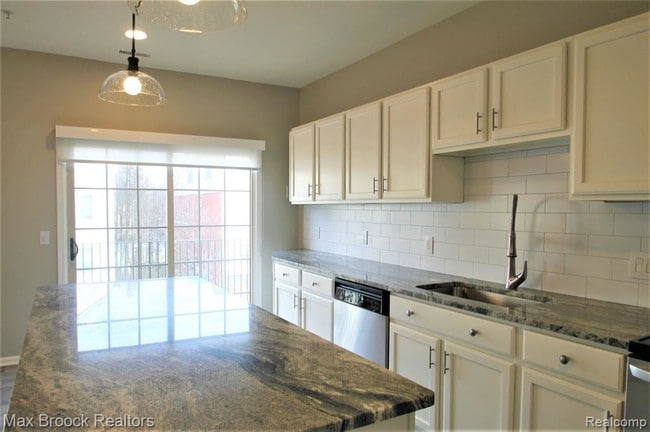 Building Photo - 3243 Camden Dr