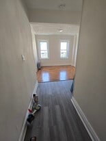 Building Photo - 526 S 15th St