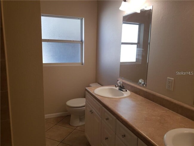 Building Photo - 1500 Roscomare Ave