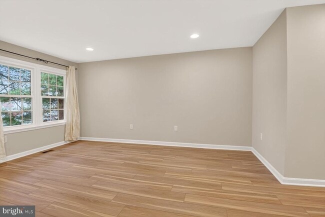 Building Photo - 2874 Sutton Oaks Ln