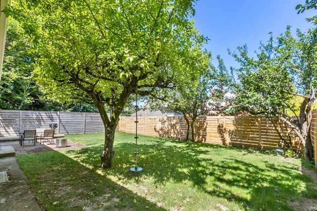Building Photo - 4bd/2.75ba Seattle House